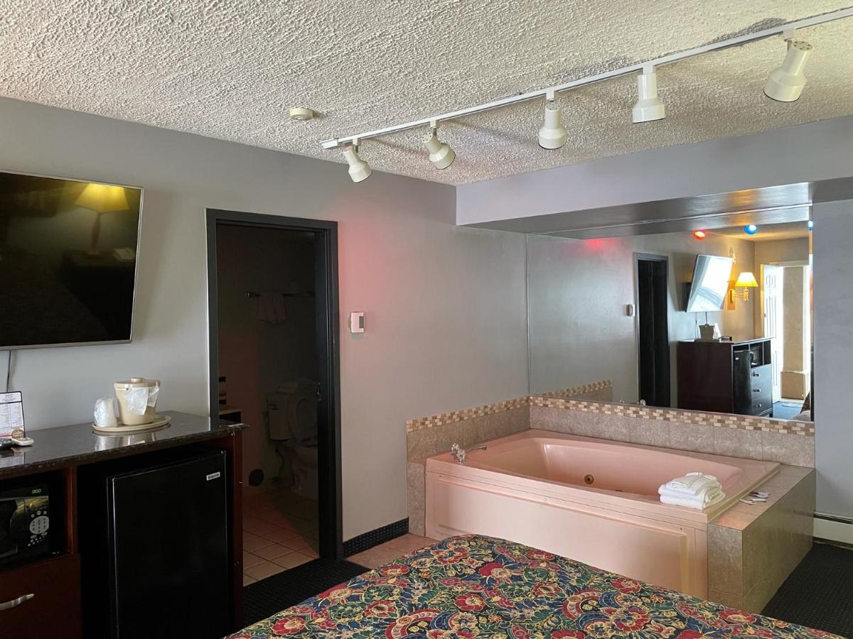 American Inn And Suites Countryside Ngoại thất bức ảnh
