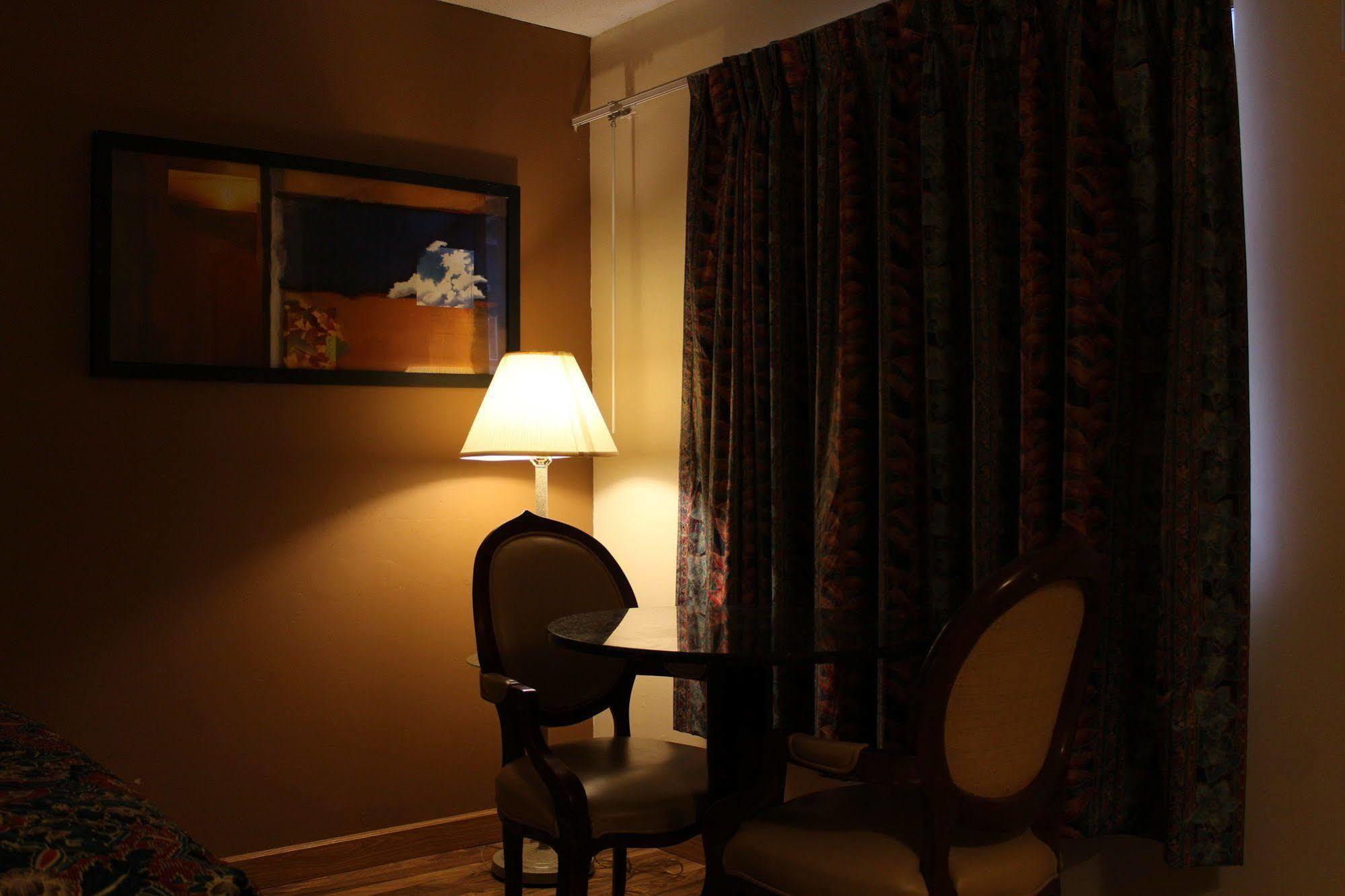 American Inn And Suites Countryside Ngoại thất bức ảnh